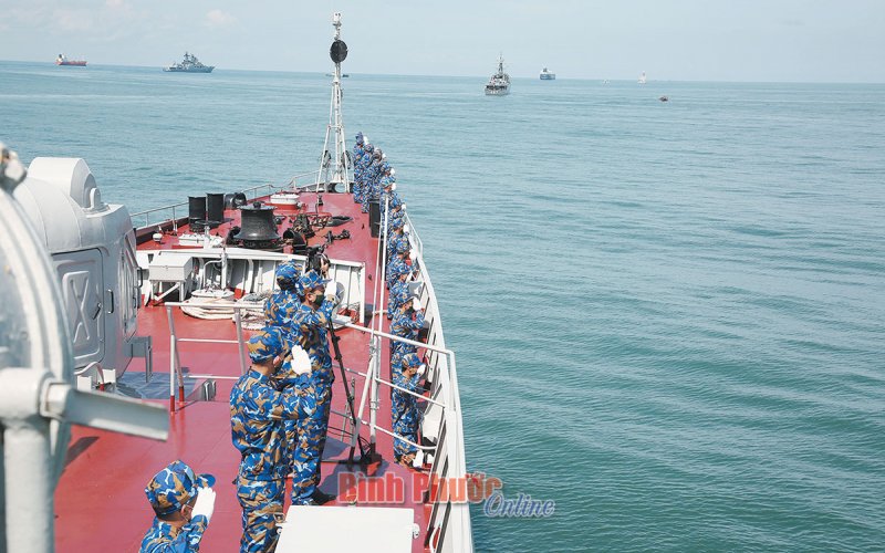 Xuân trên những con tàu bám biển