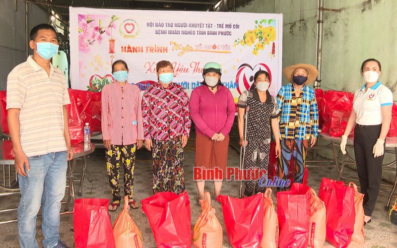 “Xuân yêu thương” đến với người dân khó khăn