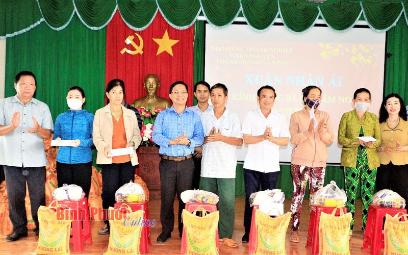 200 phần quà tết tặng hộ khó khăn ở Bù Đốp