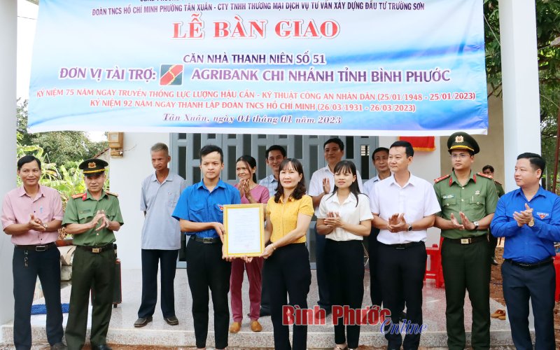 Bàn giao Nhà thanh niên số 51 cho đoàn viên khó khăn về nhà ở