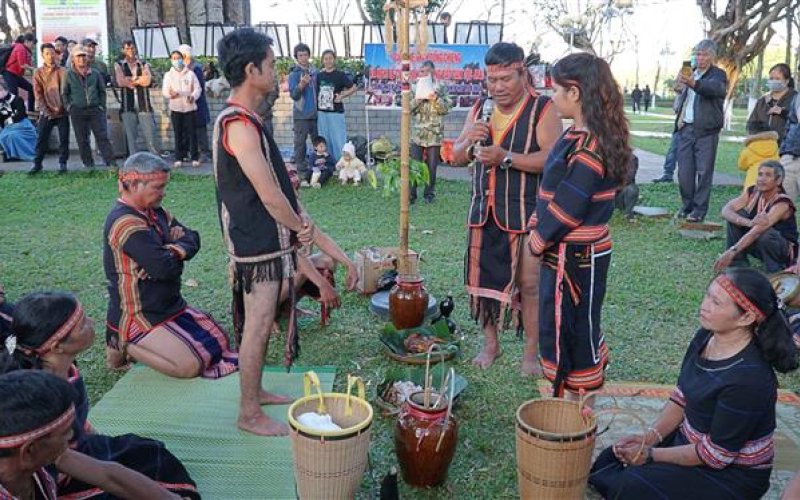 Bảo tồn, ph&aacute;t huy gi&aacute; trị văn h&oacute;a c&aacute;c d&acirc;n tộc thiểu số l&agrave; gi&aacute; trị cốt l&otilde;i