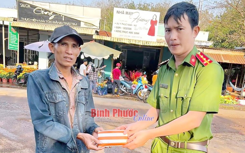 Bình Phước: Không tham của rơi, trả lại người mất
