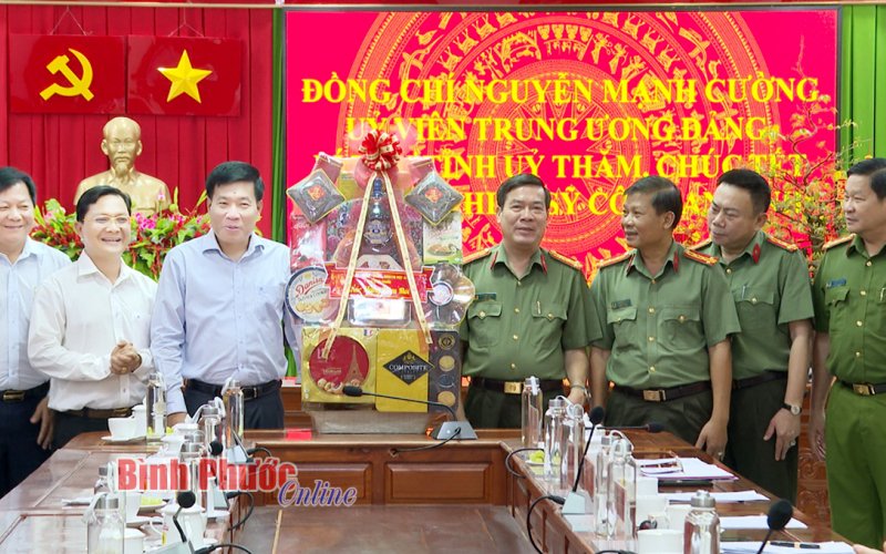 Bí thư Tỉnh ủy Nguyễn Mạnh Cường thăm, chúc tết lực lượng vũ trang tỉnh
