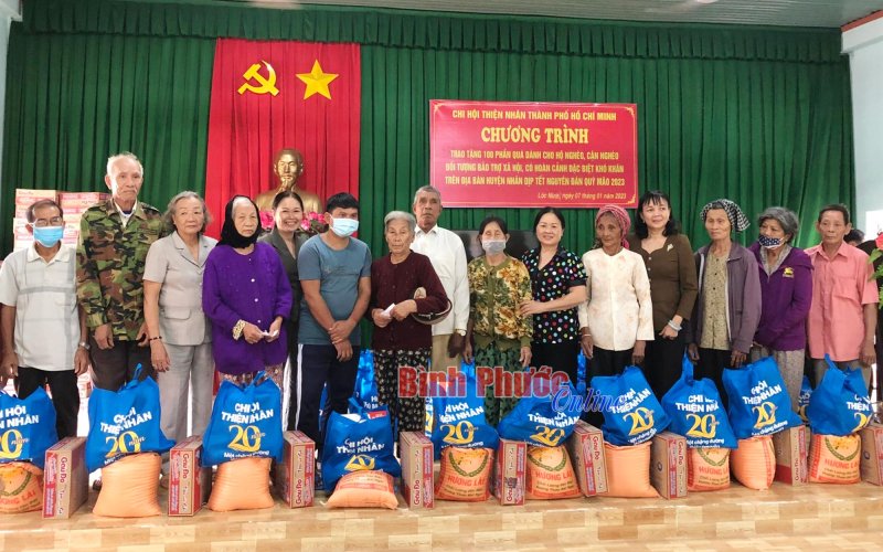 Bình Phước: 200 phần quà tết tặng gia đình có hoàn cảnh khó khăn