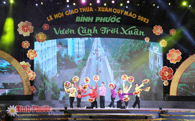 Bình Phước: Ấm áp lễ hội giao thừa mừng Xuân Quý Mão 2023
