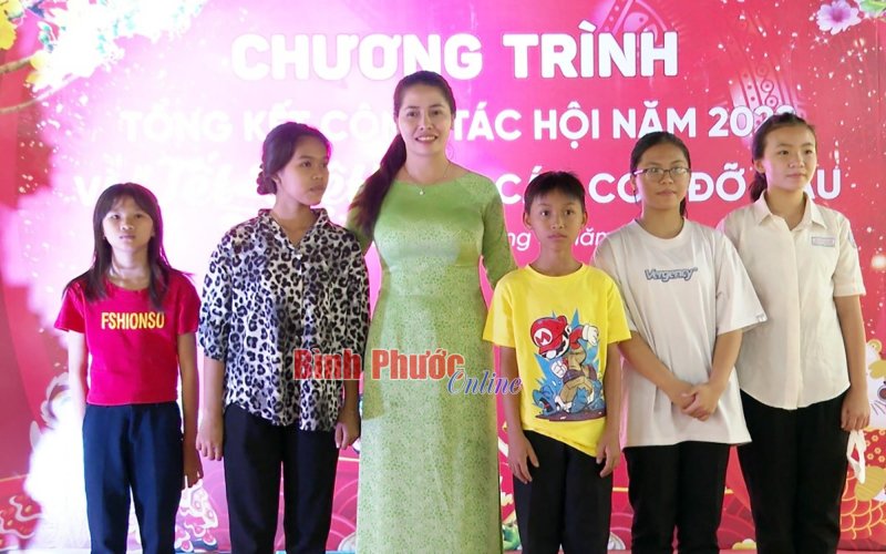 Bình Phước: Hội Nữ doanh nhân tỉnh đỡ đầu 85 trẻ mồ côi