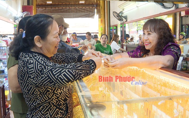 Bình Phước: Nhộn nhịp thị trường vàng ngày vía Thần Tài