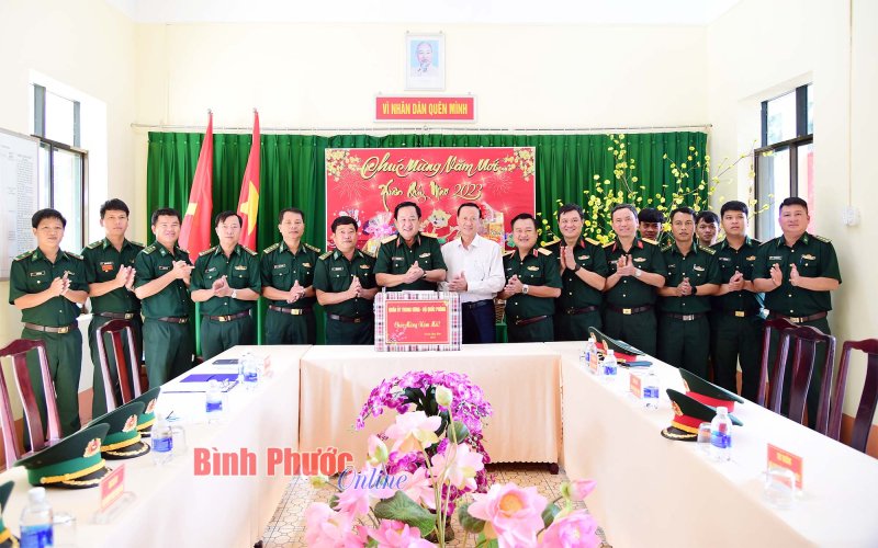 Bình Phước: Thứ trưởng Bộ Quốc phòng chúc tết tại Đồn biên phòng Thanh Hòa