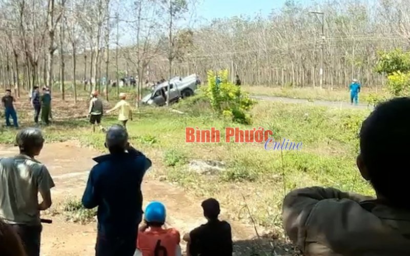 Bình Phước: Xe bán tải va chạm xe máy, 2 người tử vong tại chỗ