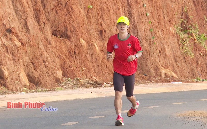 Bước chạy không mỏi của chàng trai khuyết tật