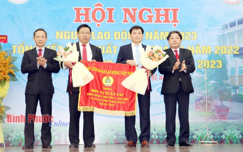 Cao su Phú Riềng trong tốp 100 doanh nghiệp phát triển bền vững