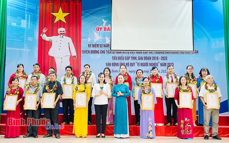 Cầu nối ý Đảng - lòng dân