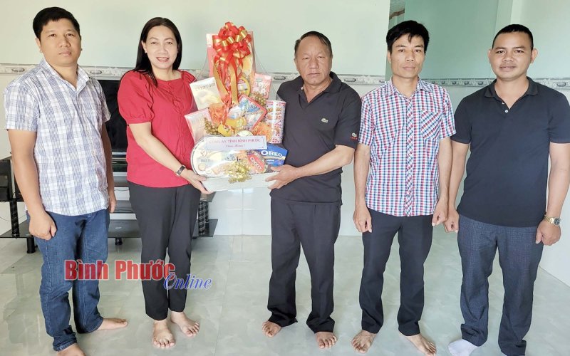 Ch&uacute;c mừng tết cổ truyền của đồng b&agrave;o M&ocirc;ng