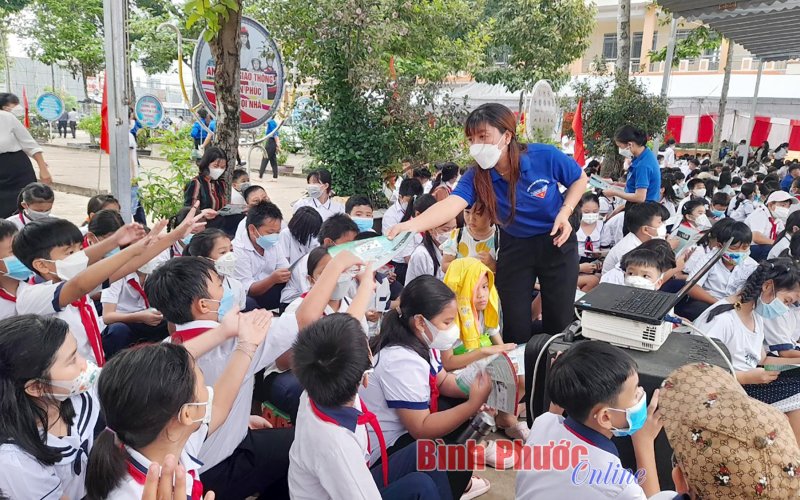 Chung tay chăm lo trẻ em