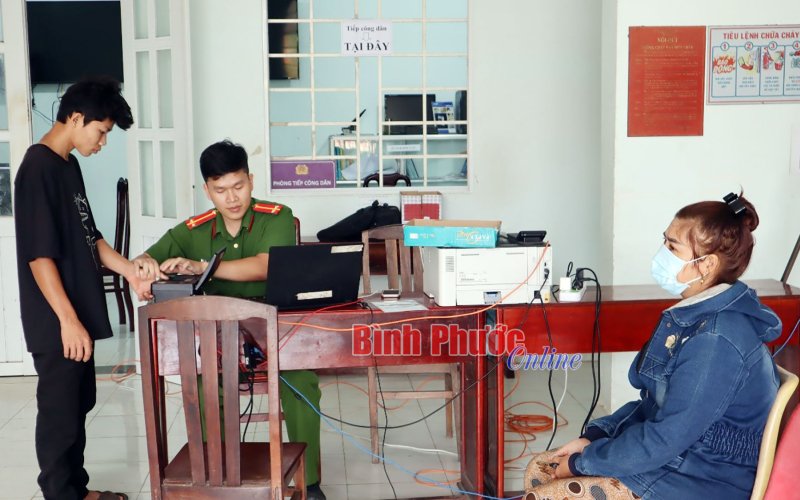 Công an thành phố Đồng Xoài duy trì trực cấp căn cước công dân trong ngày nghỉ Tết dương lịch