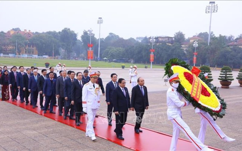 Đại biểu Quốc hội vào Lăng viếng Chủ tịch Hồ Chí Minh