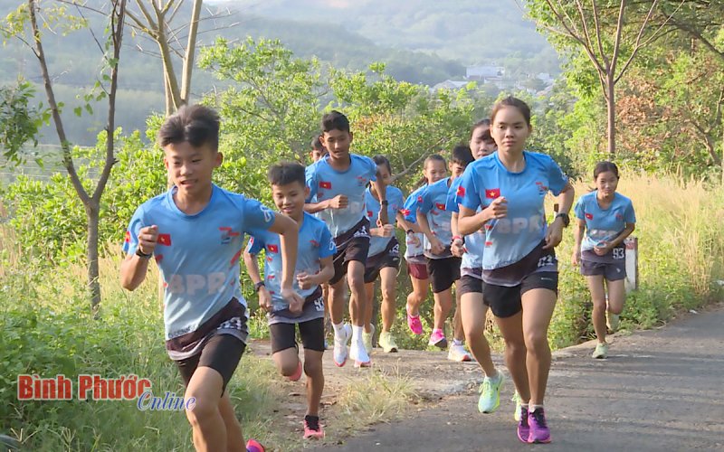 Điền kinh Bình Phước nỗ lực chinh phục đỉnh Bà Rá 