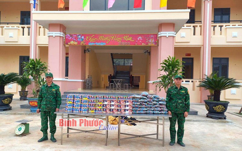 Đồn Biên phòng Lộc Thiện bắt giữ gần 100kg pháo nổ