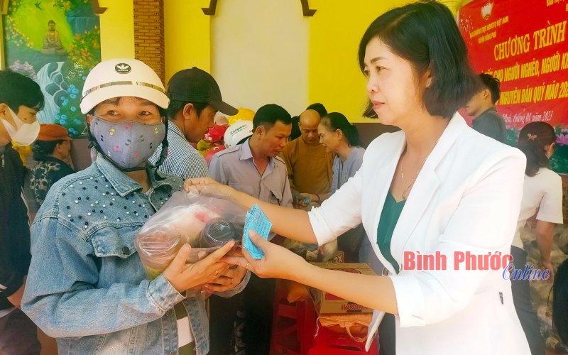 Đồng Phú: 7.776 phần quà tết tặng người dân