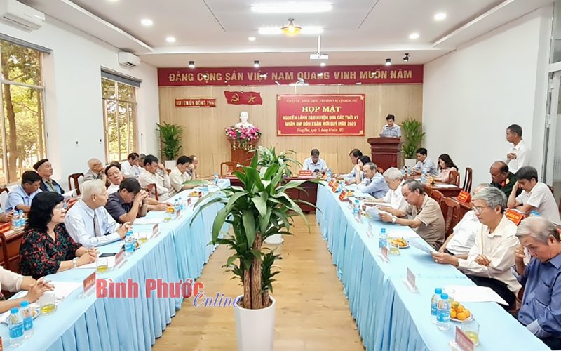 Đồng Phú họp mặt nguyên lãnh đạo huyện qua các thời kỳ