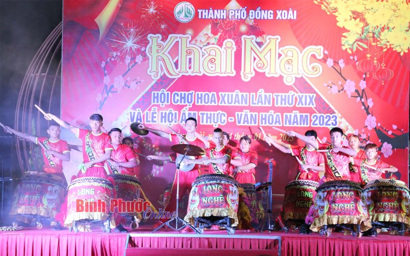 Đồng Xo&agrave;i: Khai mạc Hội chợ hoa xu&acirc;n v&agrave; Lễ hội ẩm thực - văn h&oacute;a