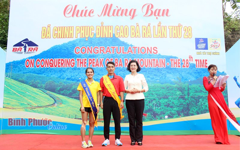 Hoàng Nguyên Thanh và Phạm Thị Hồng Lệ đoạt danh hiệu Vua, Nữ hoàng leo núi "Chinh phục đỉnh cao Bà Rá" 2023