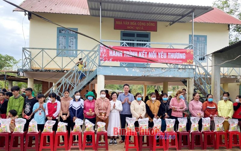 Hớn Quản: Hành trình kết nối yêu thương đến với người dân ấp Sóc Quả