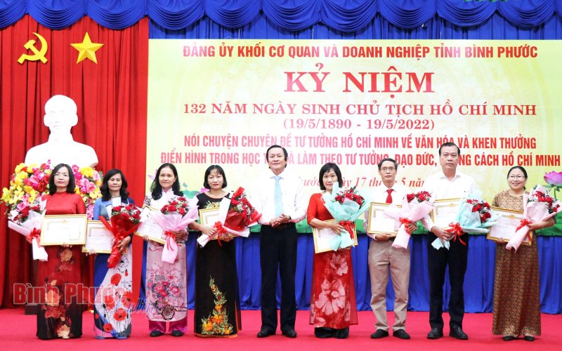 Lan tỏa sâu rộng việc học tập và làm theo gương Bác