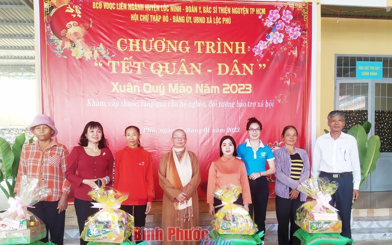 Lộc Ninh: Ấm áp “Tết quân - dân”