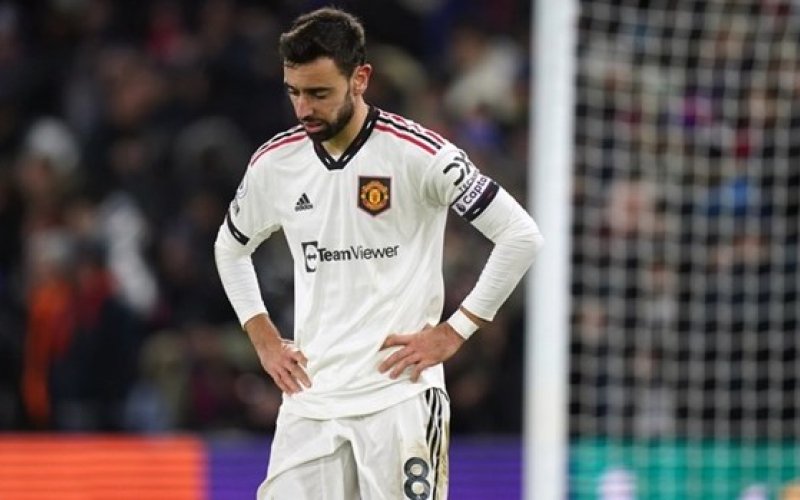 Manchester United đứt mạch thắng bởi siêu phẩm ở phút bù giờ