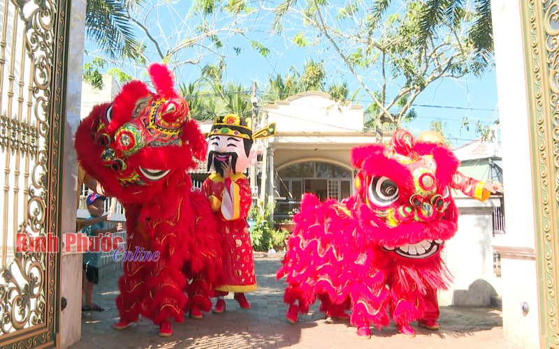 Ng&agrave;y xu&acirc;n rực rỡ với m&uacute;a l&acirc;n, sư, rồng