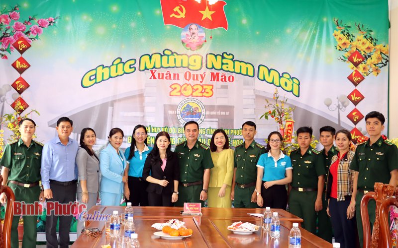 Phó Chủ tịch Hội LHPN Việt Nam chúc tết các đồn biên phòng Bình Phước