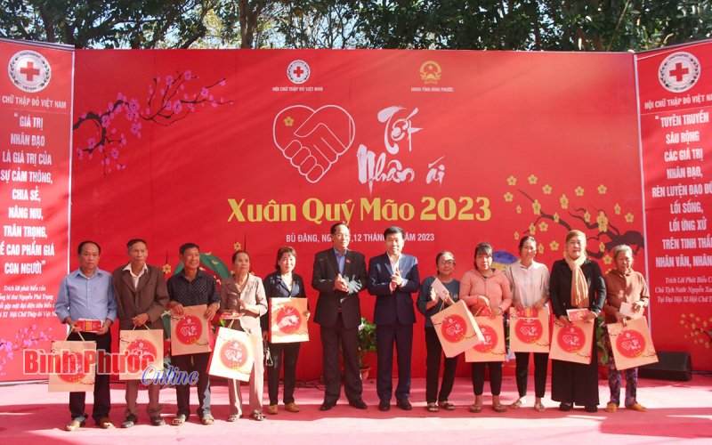 Phó Chủ tịch Quốc hội tham dự chương trình “Tết Nhân ái” tại Bình Phước 