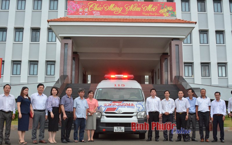 Phú Riềng được tặng xe chuyển bệnh miễn phí