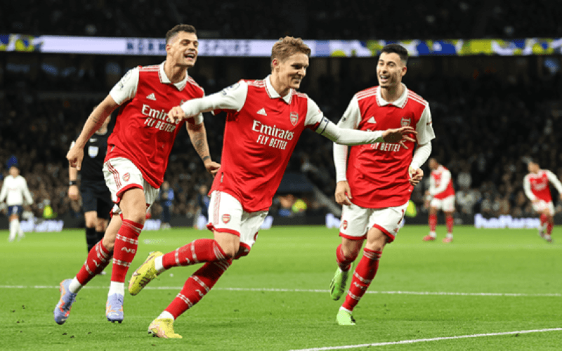 Premier League: Arsenal bỏ xa Manchester City đến 8 điểm