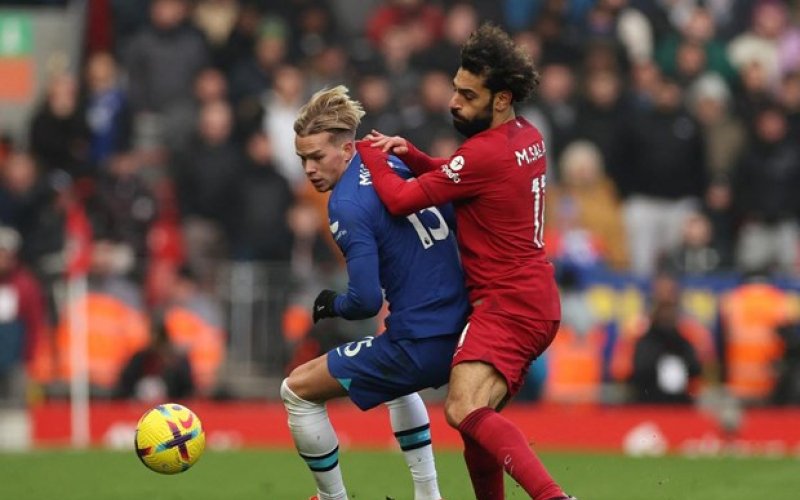 Premier League: Liverpool-Chelsea chia điểm, M.U tạm mất top 3