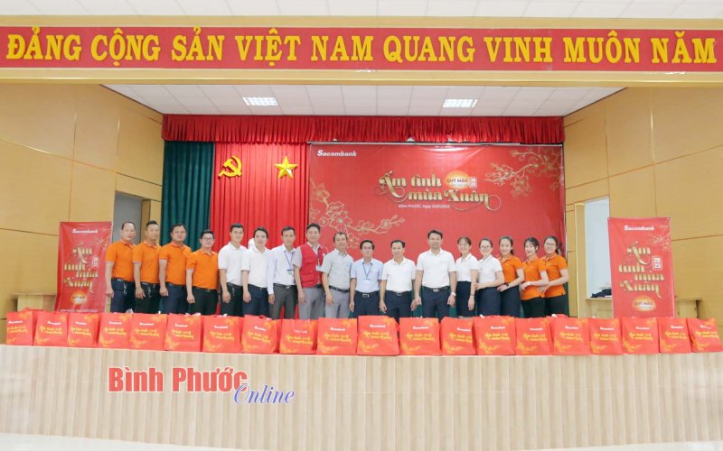 Sacombank chi nhánh Bình Phước tổ chức chương trình “Ấm tình mùa Xuân”