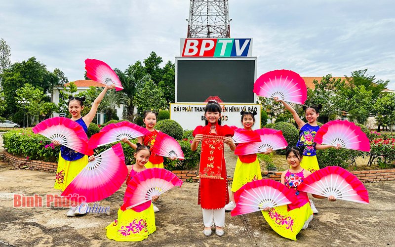 Sao nhí Annie Thiên Kim nhớ ơn thầy, cô