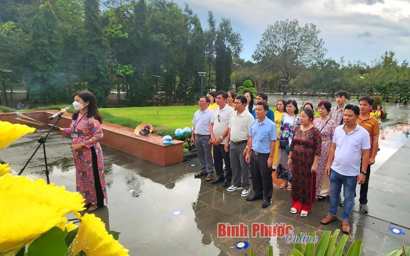 Thắp nén hương thơm lên “bàn thờ Tổ quốc”!