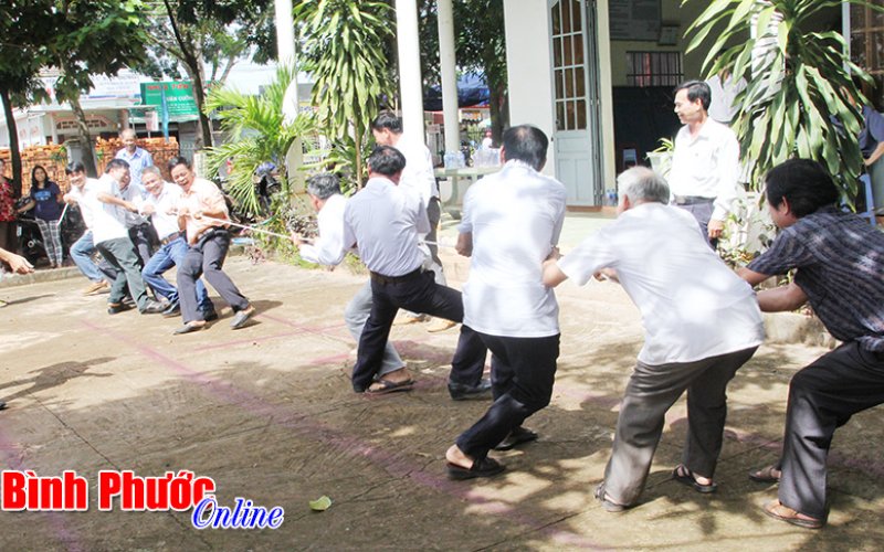 Tỉnh ủy định hướng phát triển văn hóa, xã hội, giảm nghèo bền vững