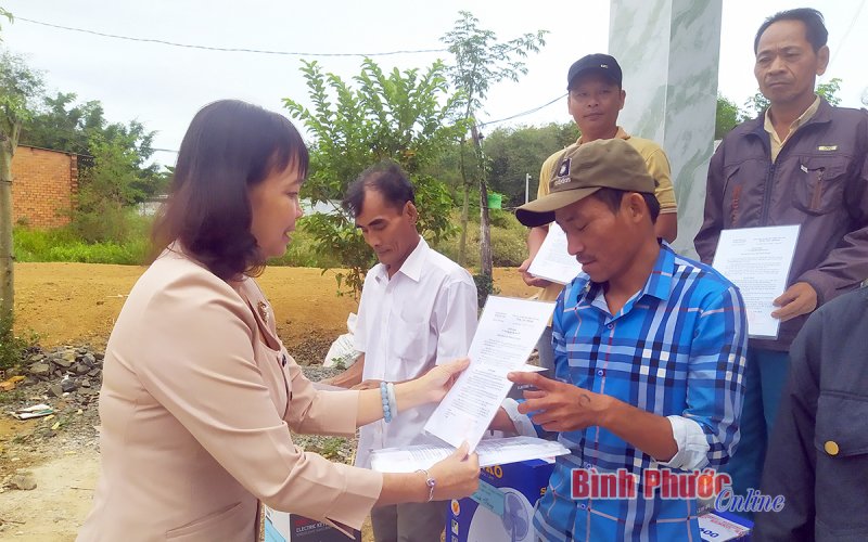 Trao 43 nhà đại đoàn kết tặng hộ dân tộc thiểu số khó khăn về nhà ở