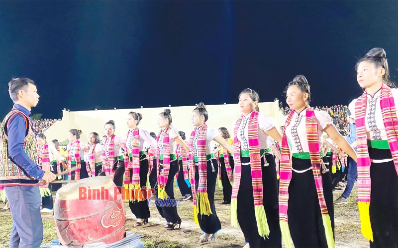 Triết lý hạnh phúc  trong xòe Thái