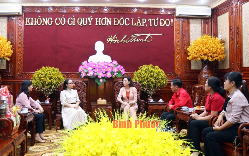 Trung tâm Truyền máu Bệnh viện Chợ Rẫy chúc tết tỉnh Bình Phước