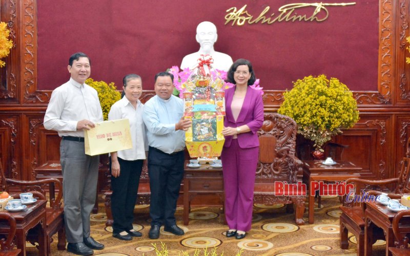 Ủy ban Đoàn kết Công giáo chúc tết tỉnh Bình Phước