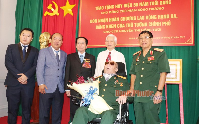 Xứng đáng với Huân chương cao quý