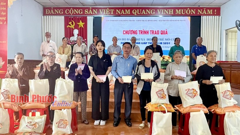 100 phần quà tết cho hộ bảo trợ xã hội và trẻ mồ côi