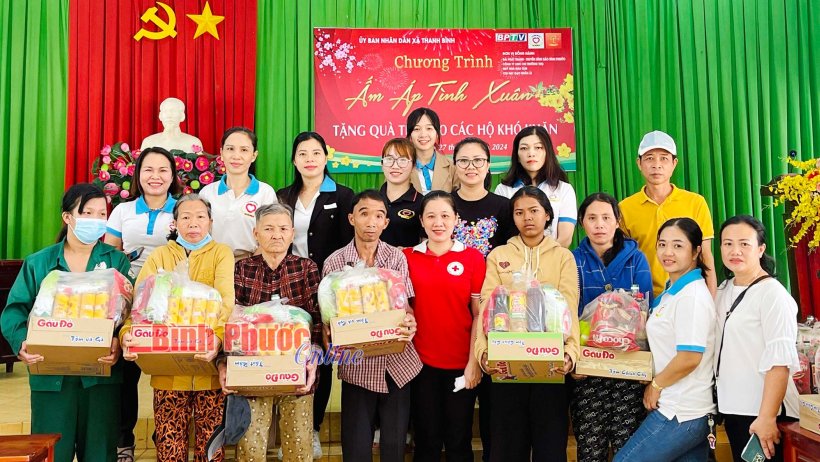 150 phần quà “Ấm áp tình xuân” đến với bà con nghèo huyện Hớn Quản và thị xã Chơn Thành