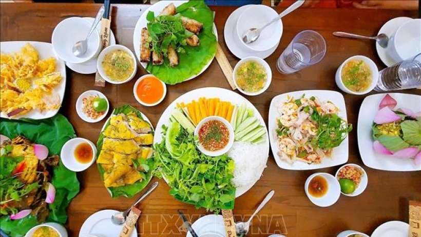 Ẩm thực Đường Lâm được vinh danh sản phẩm du lịch bền vững ASEAN 2024