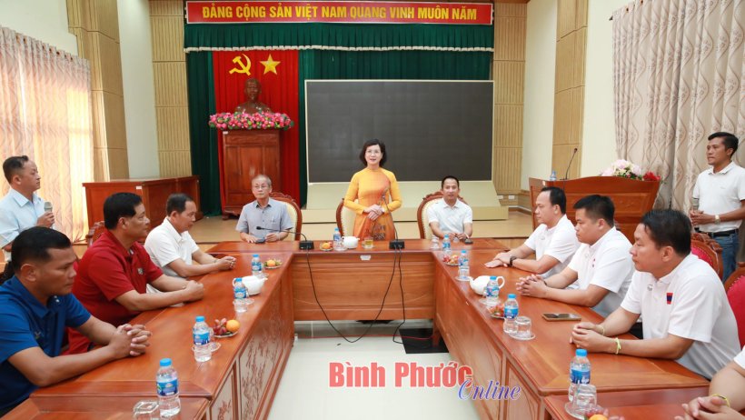 Ban tổ chức giải Việt dã gặp mặt đoàn thể thao quốc tế