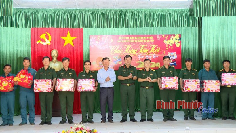 Bộ Tư lệnh Quân khu 7 thăm, tặng quà tại Bù Gia Mập